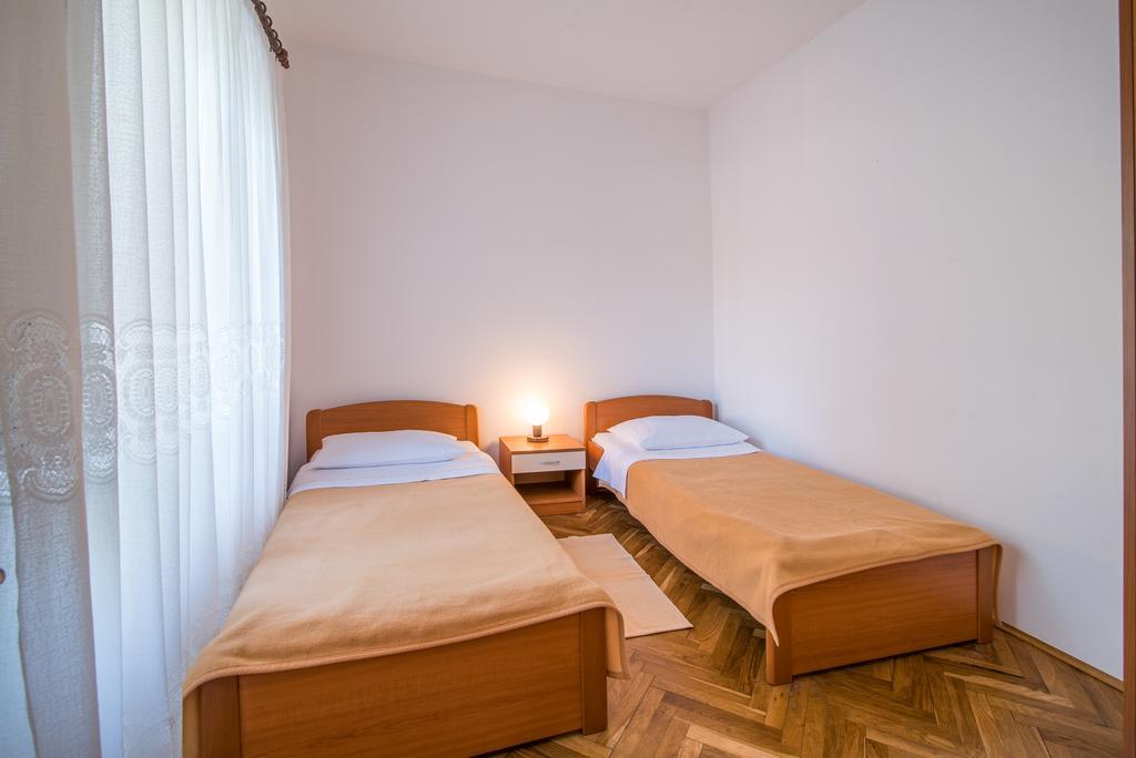 Apartment Ana 1 Malinska Bagian luar foto
