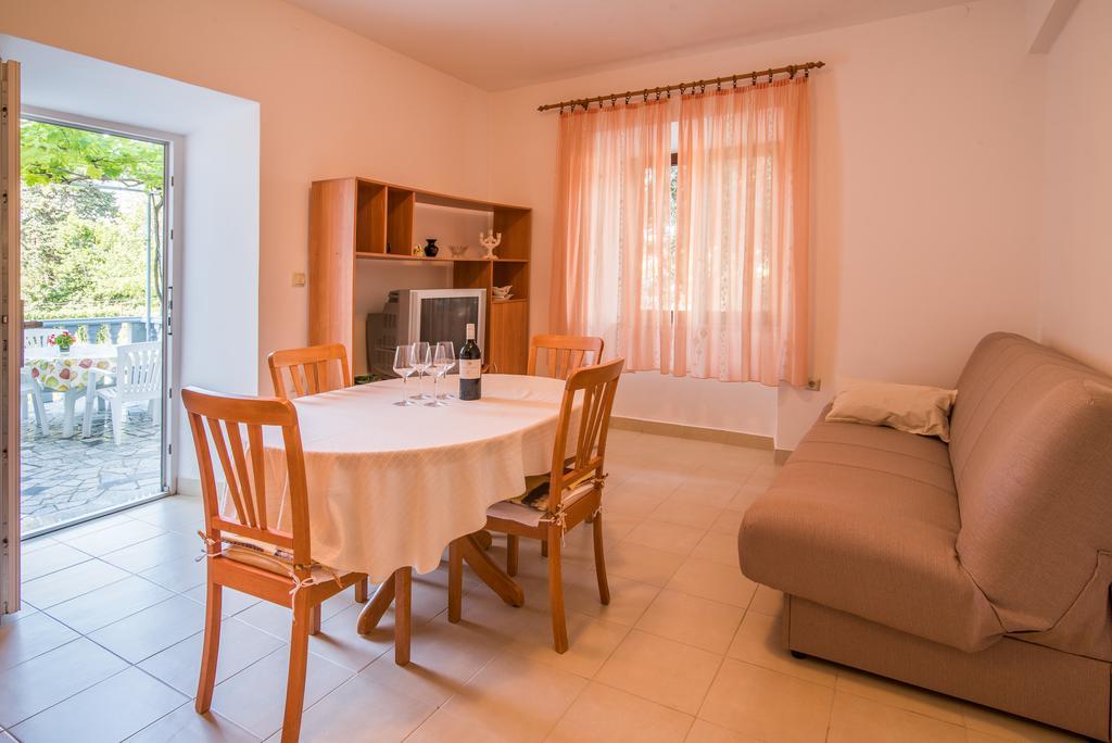 Apartment Ana 1 Malinska Bagian luar foto